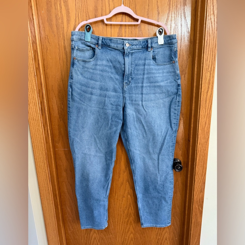 American Eagle Outfitters Light Blue Mom Jean size 20